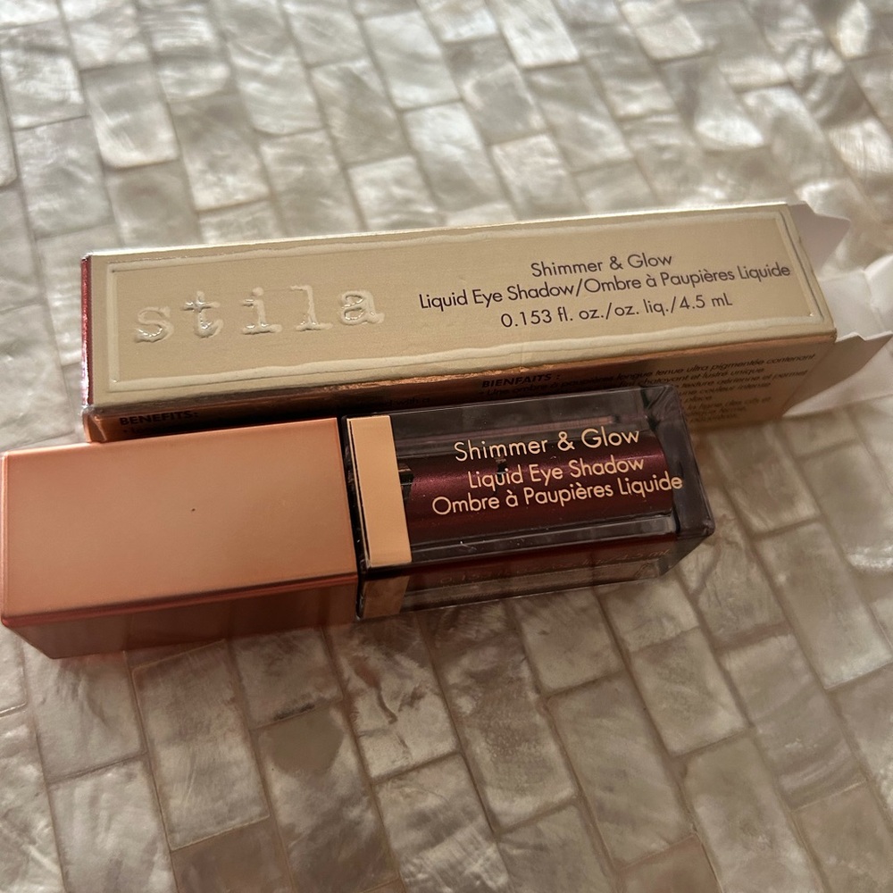 Stila Shimmer & Glow Liquid Eye Shadow in Pigalle. Beautiful burgundy eye shadow
